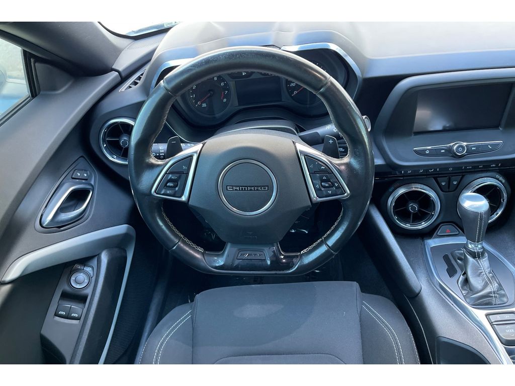 2017 Chevrolet Camaro 1LT photo 16
