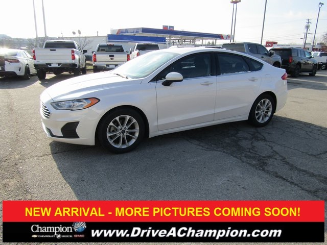 2020 Ford Fusion SE's photo