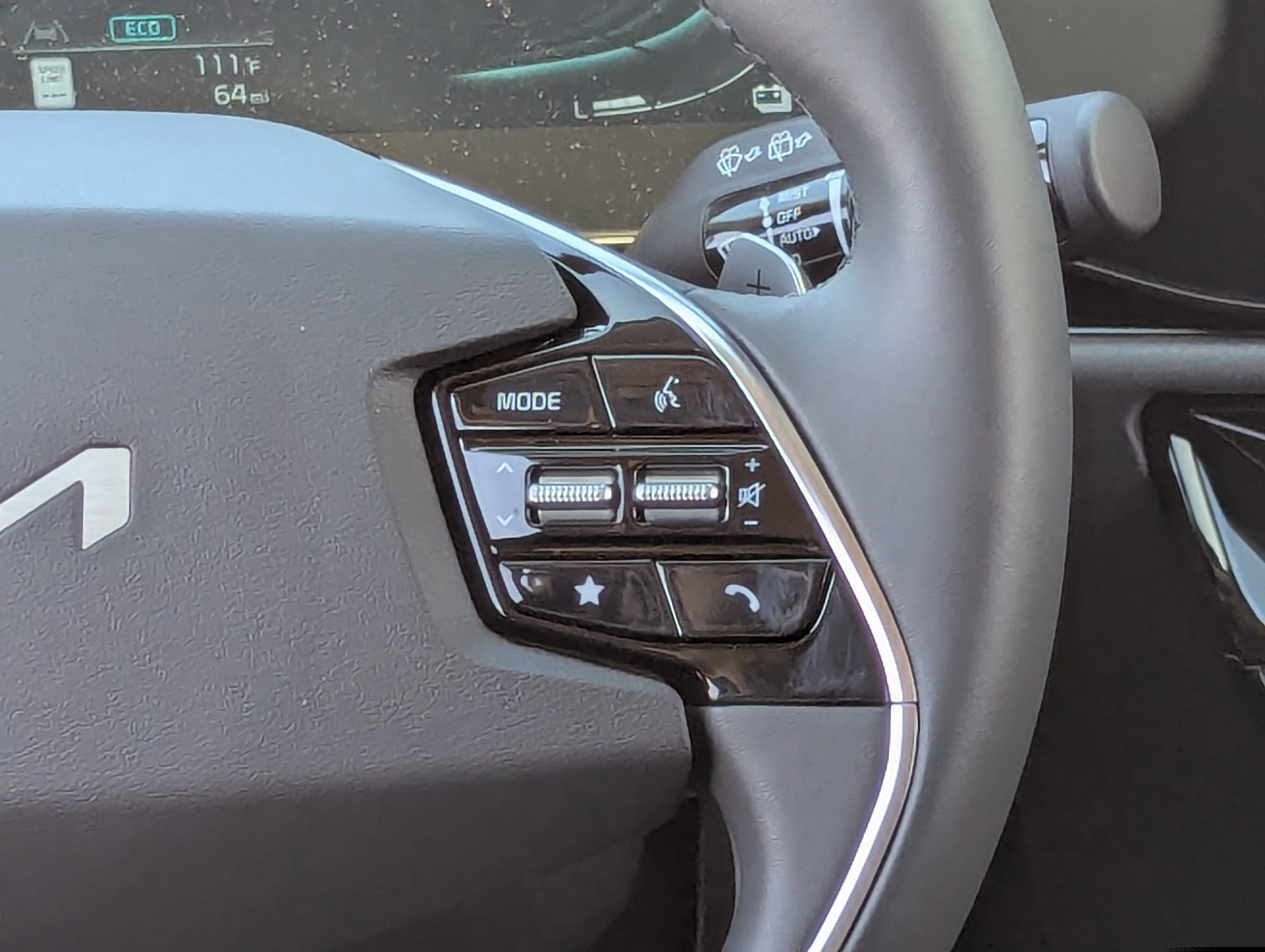 2024 Kia Niro Plug-In Hybrid SX Touring photo 6