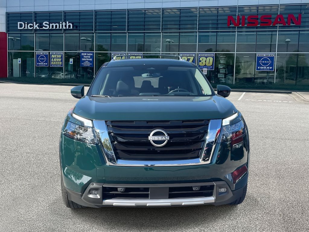 2025 Nissan Pathfinder Platinum photo 2