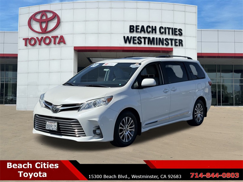 2020 Toyota Sienna XLE photo 3