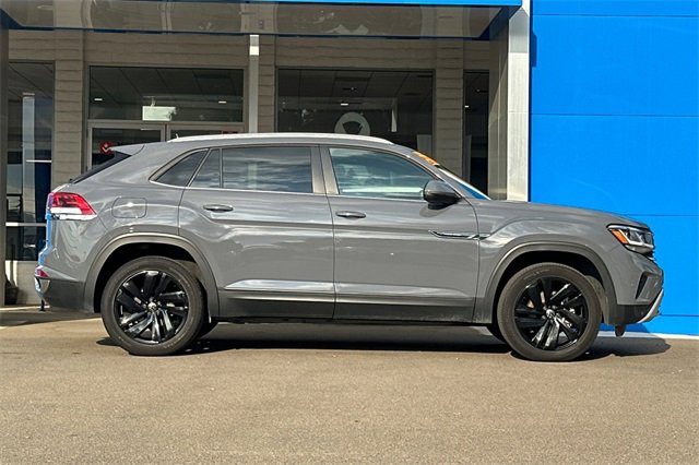 2022 Volkswagen Atlas Cross Sport V6 SE Technology photo 3