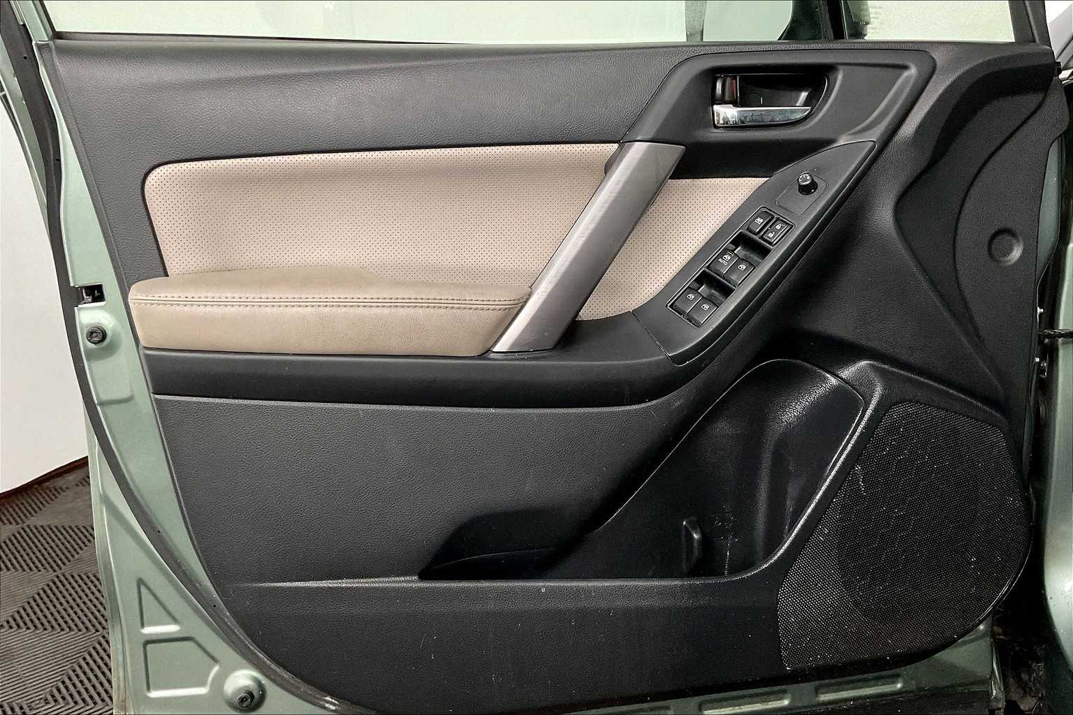 2016 Subaru Forester 2.5i Limited photo 18