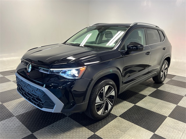 2025 Volkswagen Taos SE photo 2