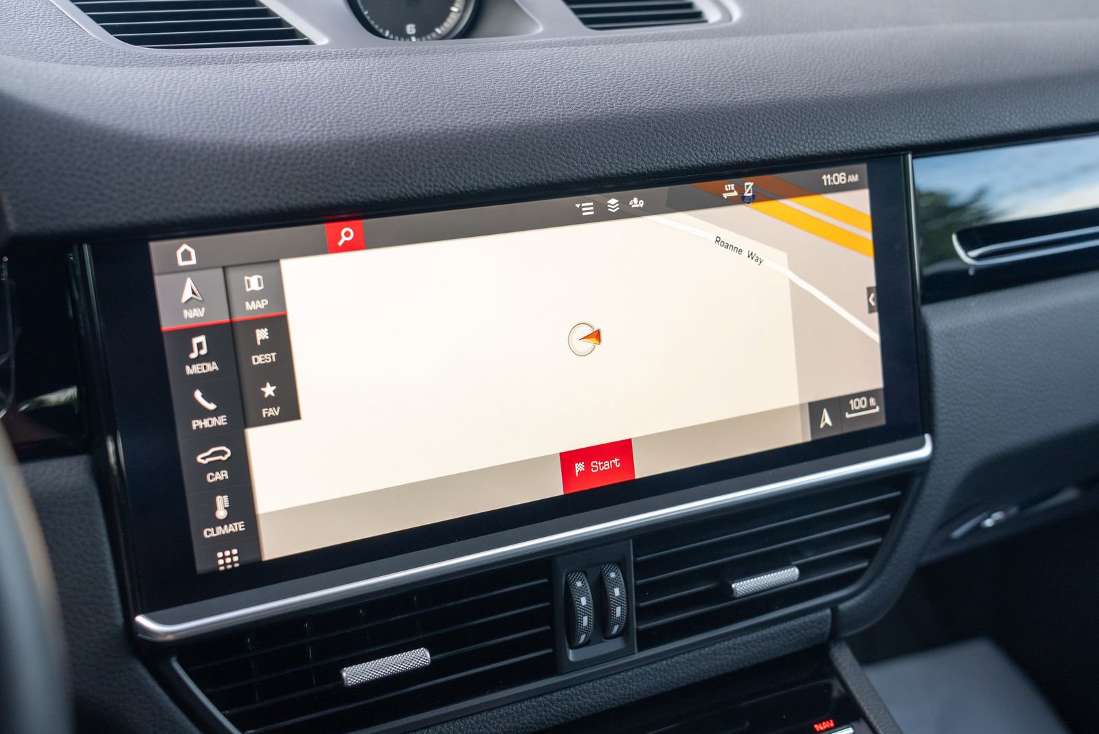 2021 Porsche Cayenne Base photo 24