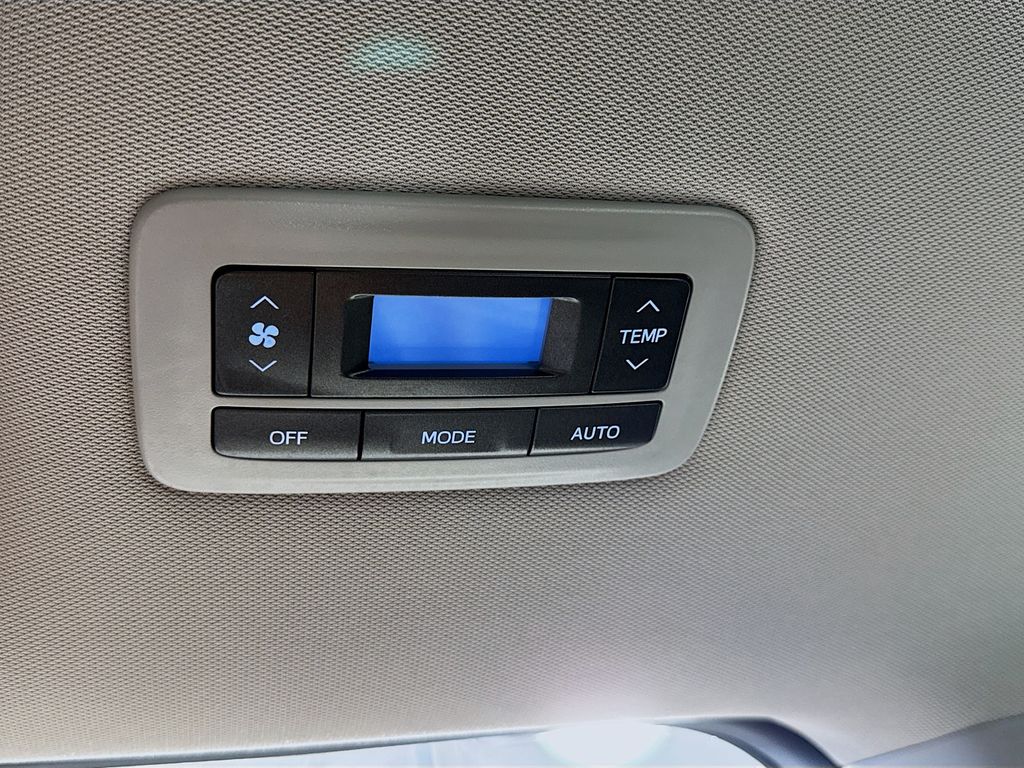 2018 Toyota Sienna XLE Premium photo 25