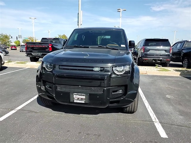 2023 Land Rover Defender 130 X-Dynamic SE photo 10