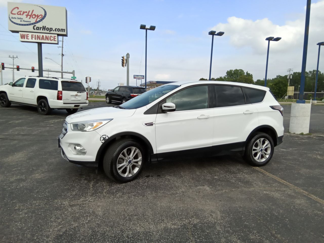 Used 2017 White Ford SE 4WD image 1