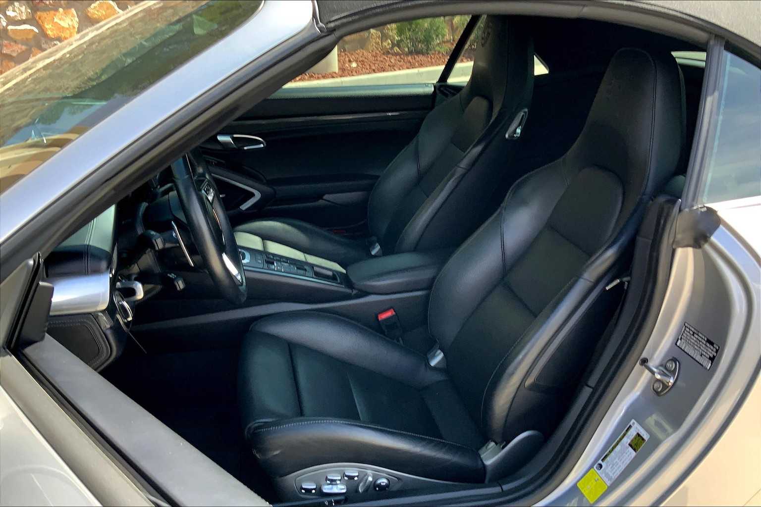 2019 Porsche 911 Turbo S photo 5