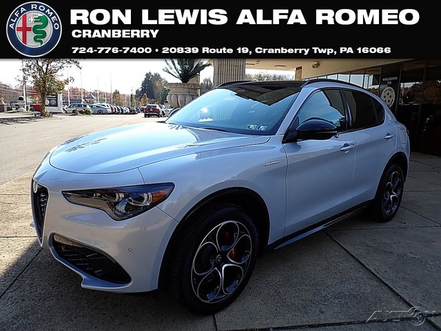 2025 Alfa Romeo Stelvio Base's photo
