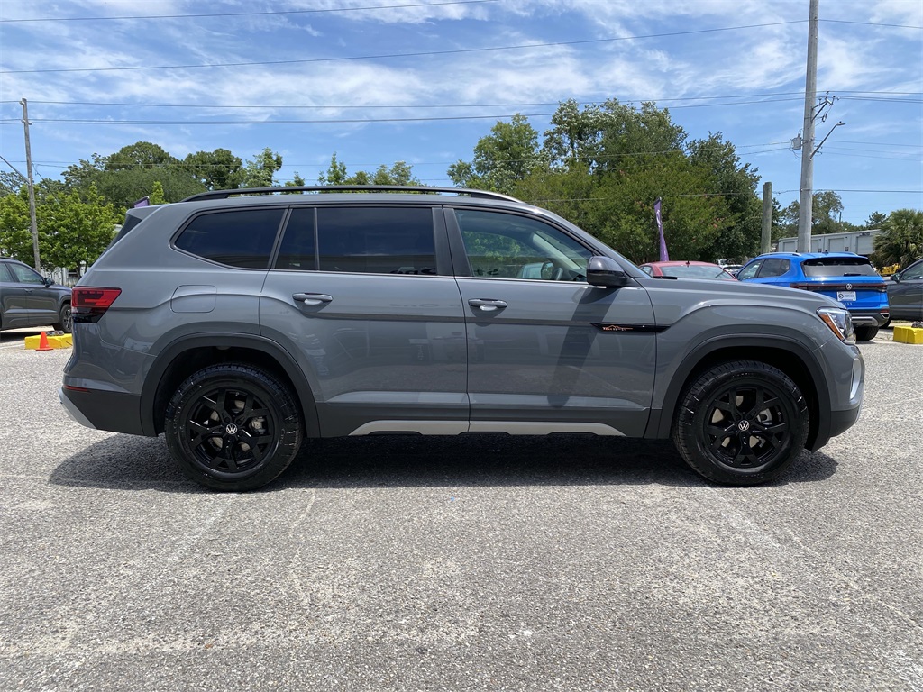 2025 Volkswagen Atlas Peak Edition SE photo 8