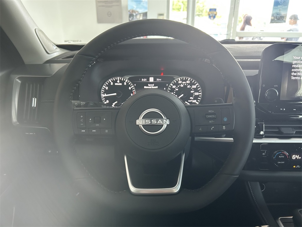 2025 Nissan Pathfinder SL photo 11