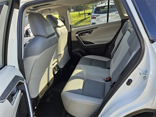 2023 Toyota RAV4 XLE Premium photo 7