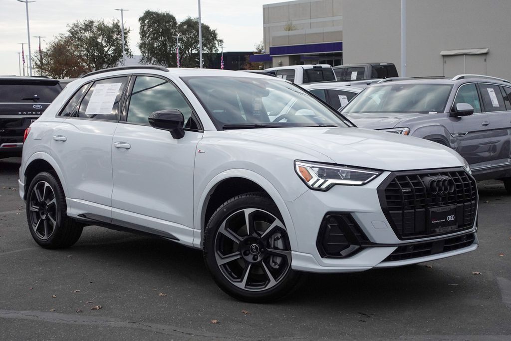 2025 Audi Q3 S line Premium Plus photo 2