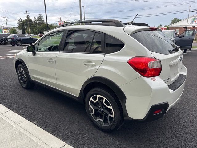 2017 Subaru Crosstrek 2.0i Premium photo 2