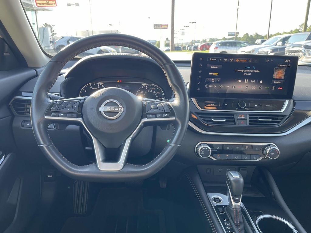 2024 Nissan Altima 2.5 SR photo 11