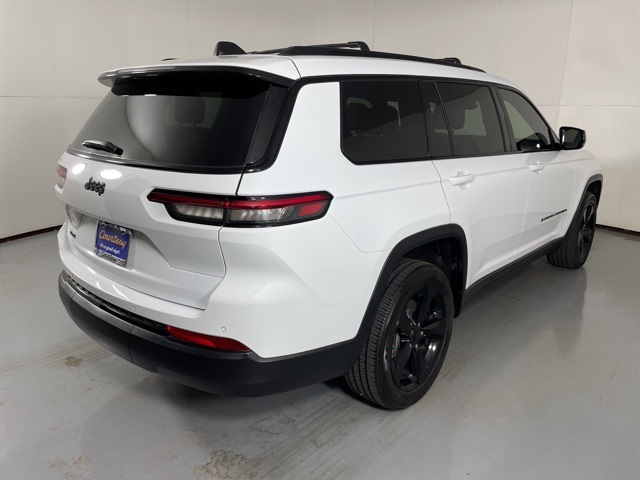 2023 Jeep Grand Cherokee Laredo Altitude photo 8