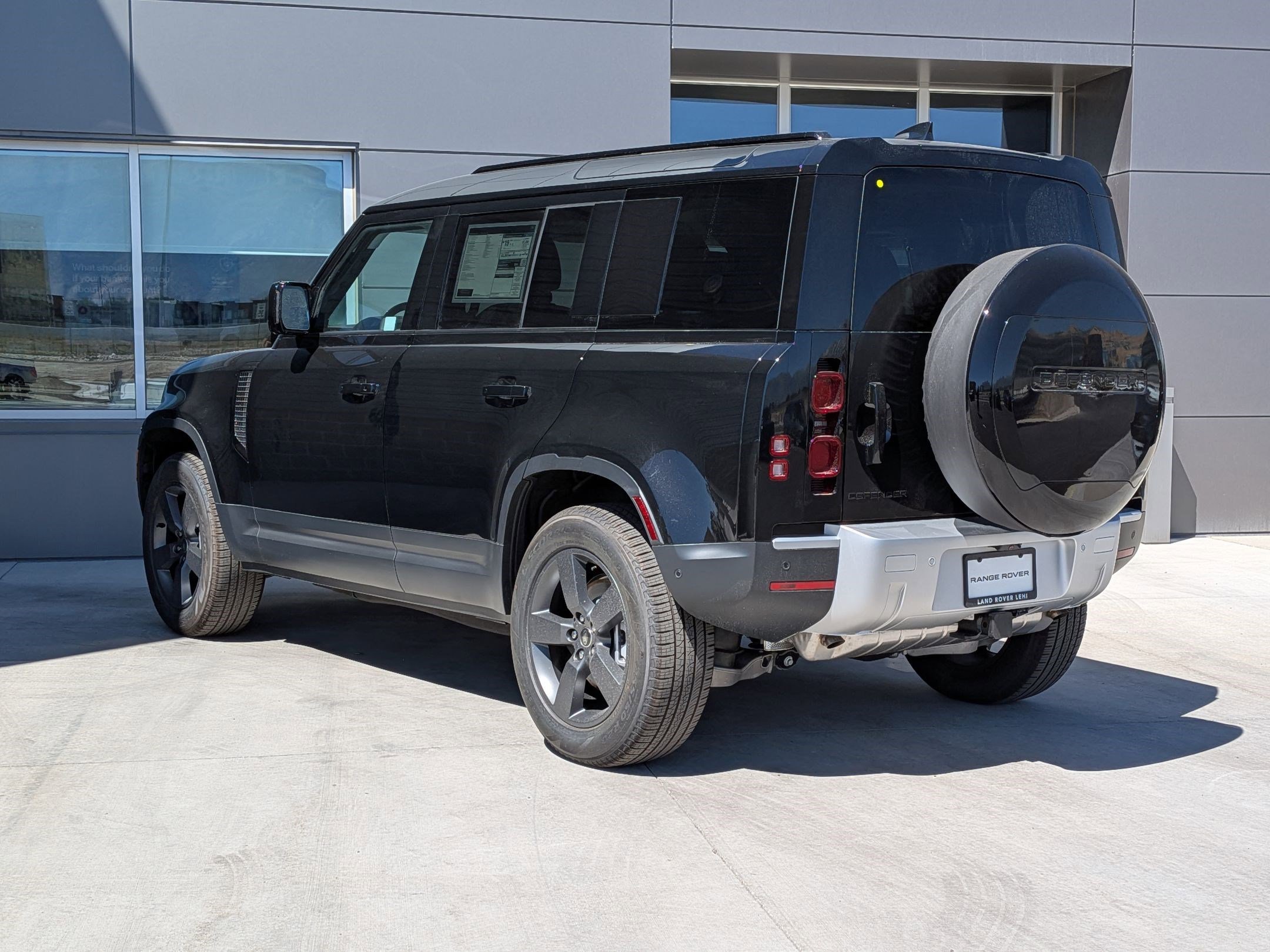 2025 Land Rover Defender 110 S photo 5