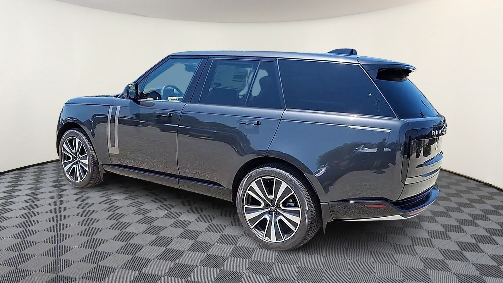 2025 Land Rover Range Rover SE photo 4