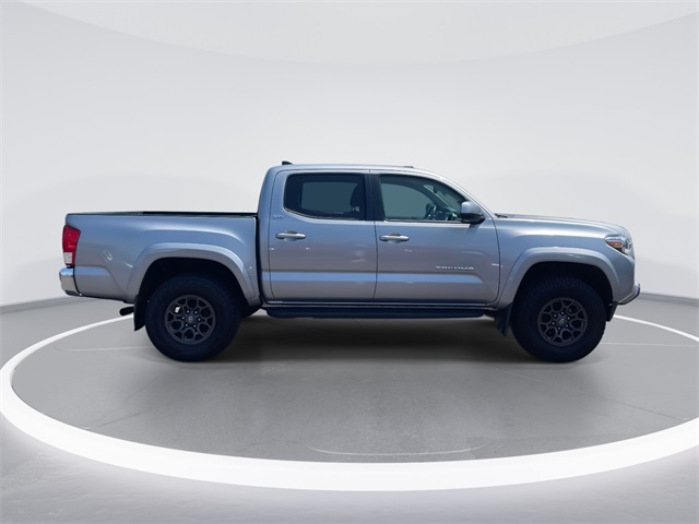 2017 Toyota Tacoma SR5 photo 4