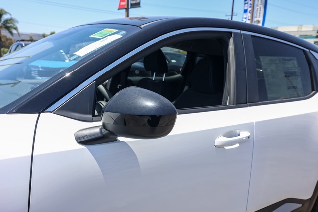2025 Nissan Kicks SV photo 10