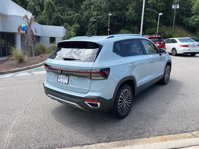 2025 Volkswagen Taos SE photo 3