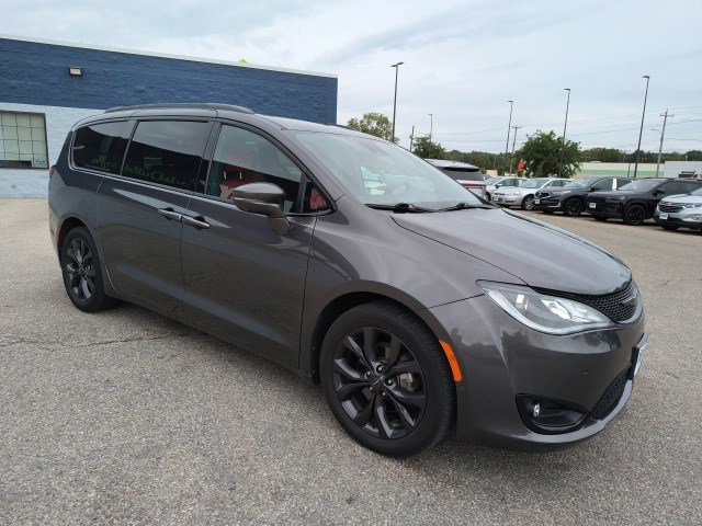 2020 Chrysler Pacifica Red photo 7