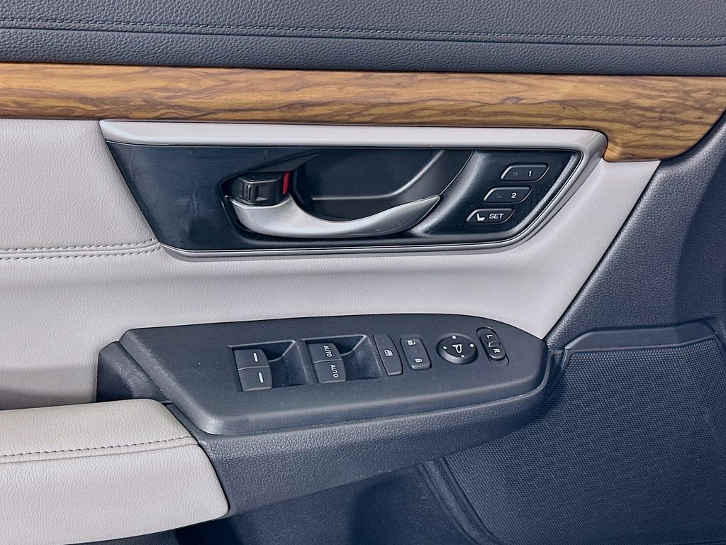 2020 Honda CR-V Touring photo 18