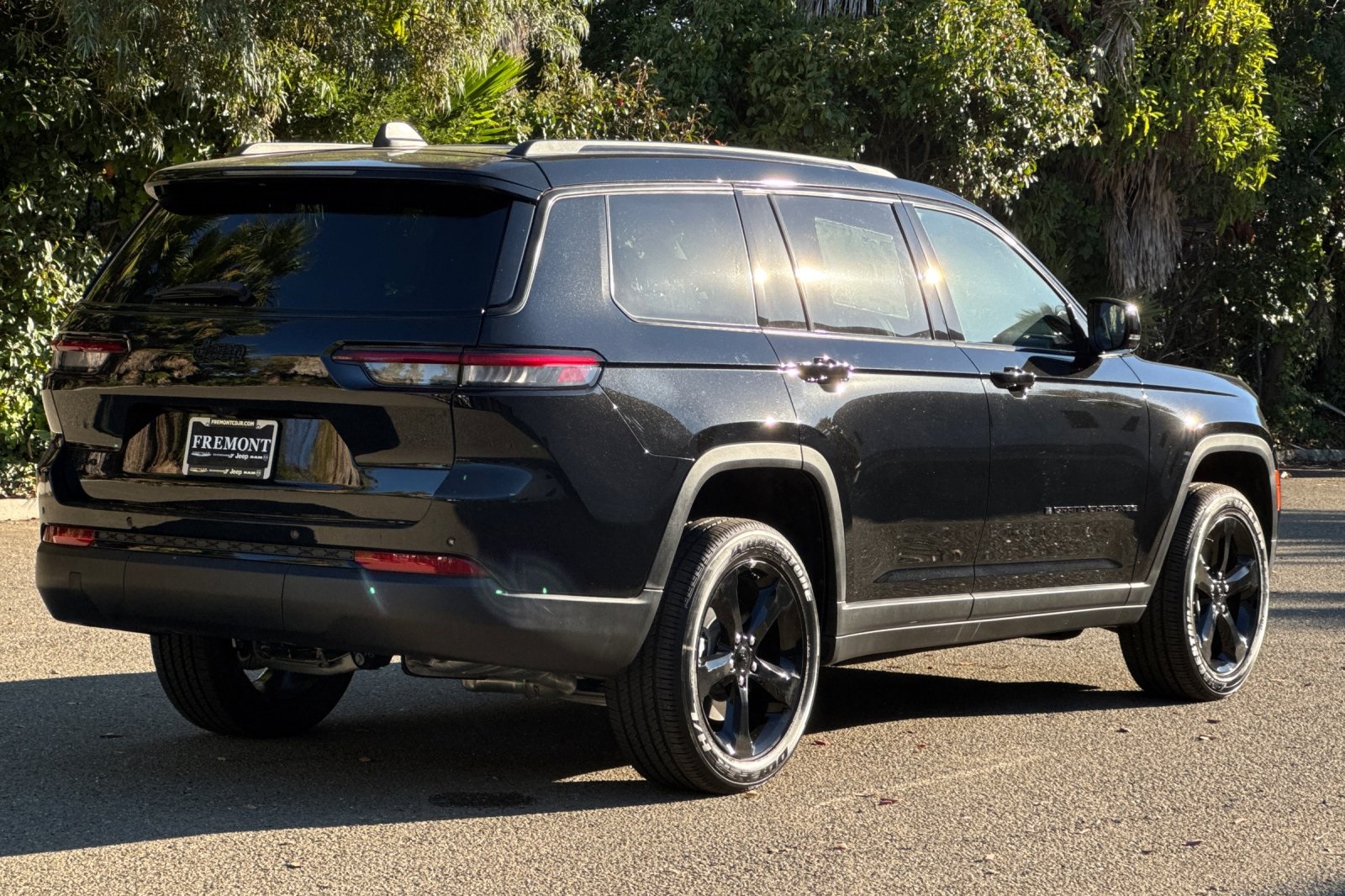 2025 Jeep Grand Cherokee Altitude photo 2