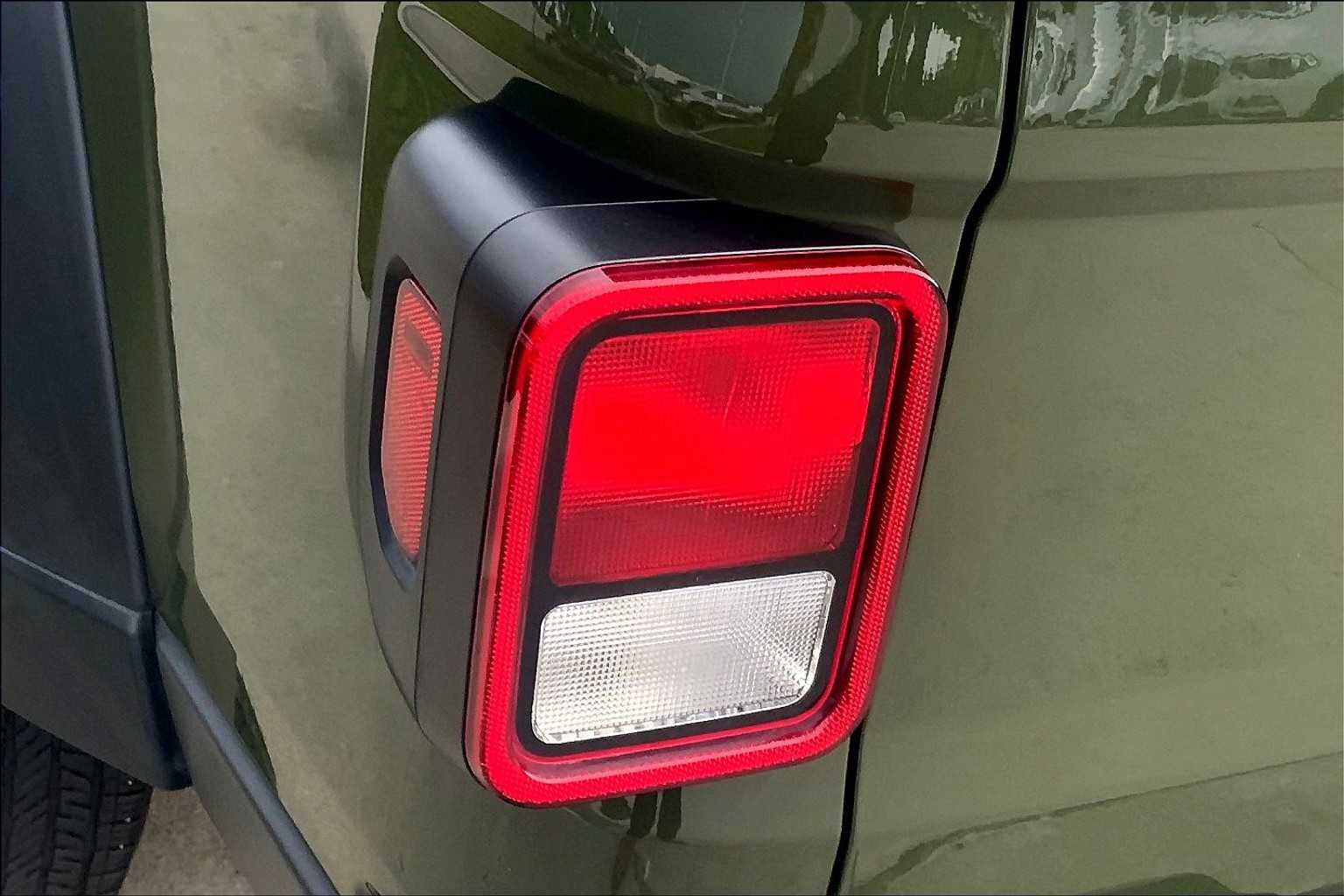 2023 Jeep Gladiator Sport photo 28