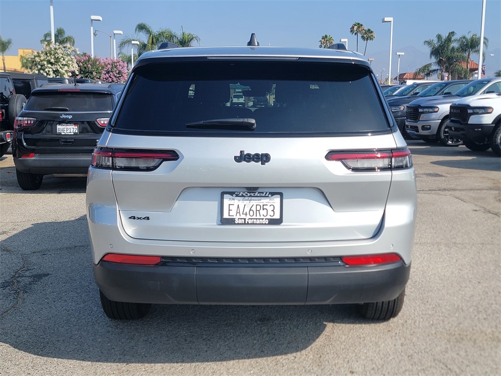 2025 Jeep Grand Cherokee Altitude photo 4