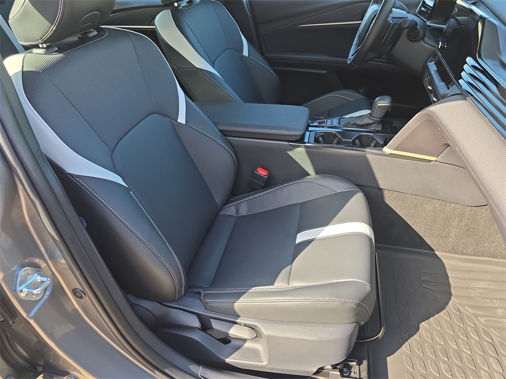 2025 Toyota Camry SE photo 31