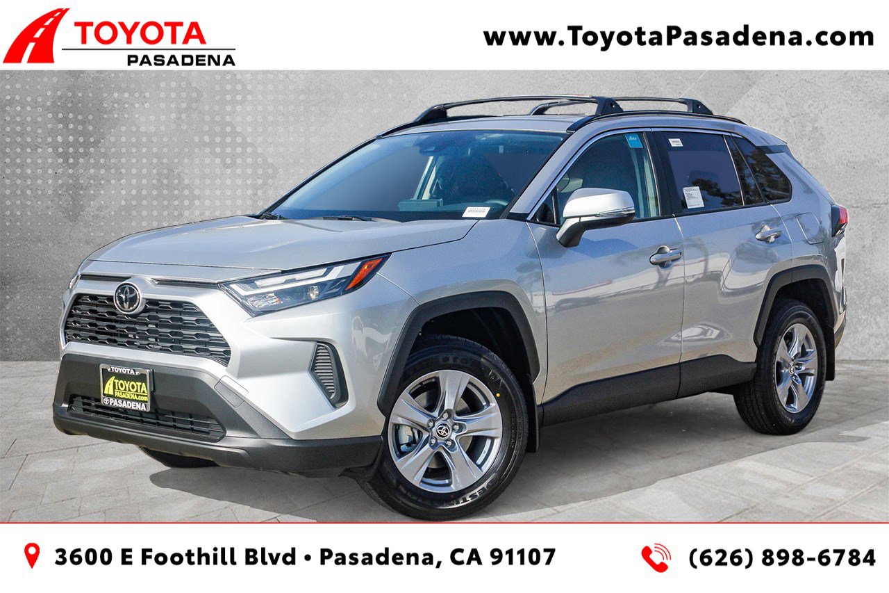 2025 Toyota RAV4 XLE's photo