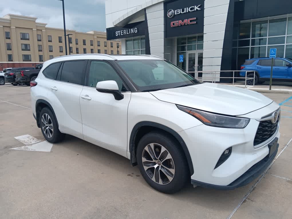 2023 Toyota Highlander L photo 4