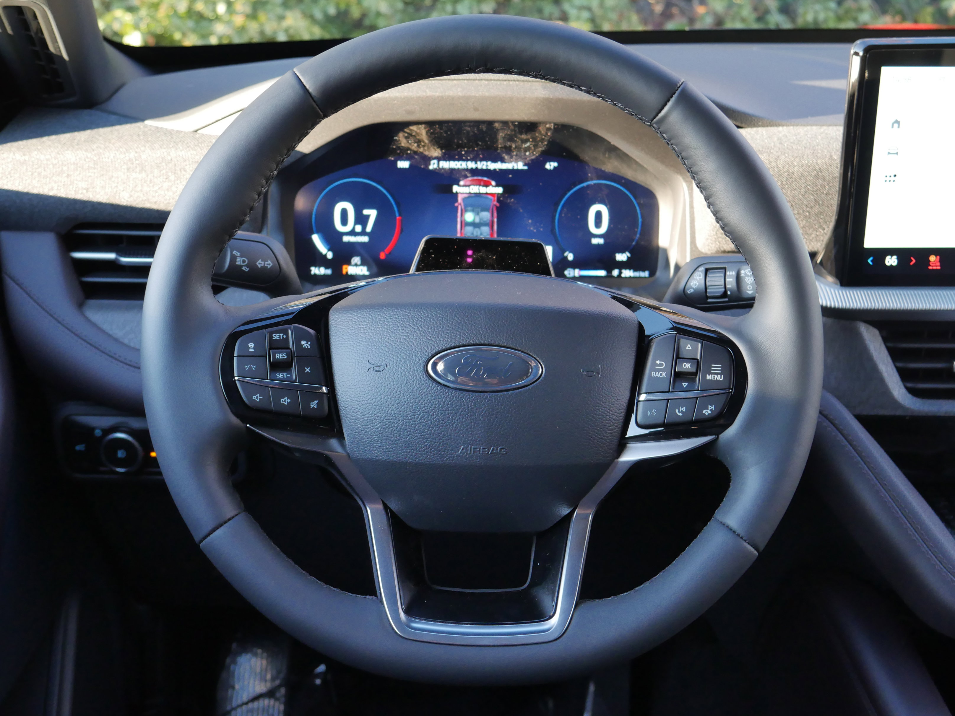 2025 Ford Explorer Platinum photo 4