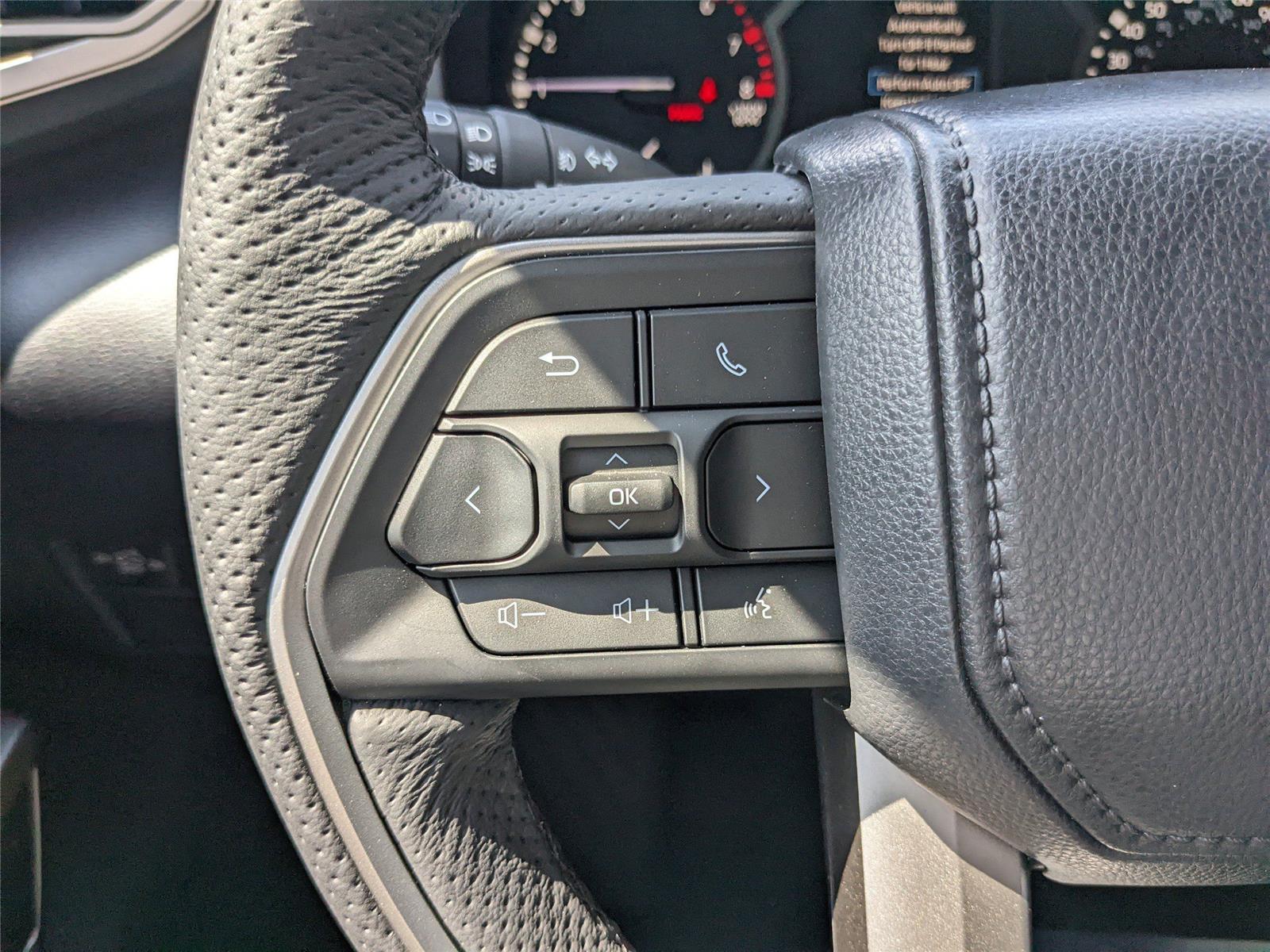 2025 Toyota Tundra SR5 CrewMax photo 13