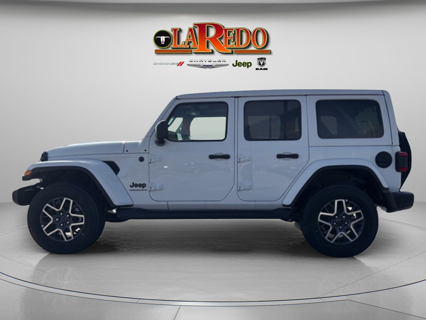 2025 Jeep Wrangler Sahara photo 4