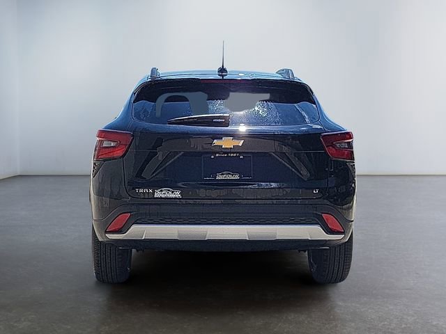 2025 Chevrolet Trax LT photo 4
