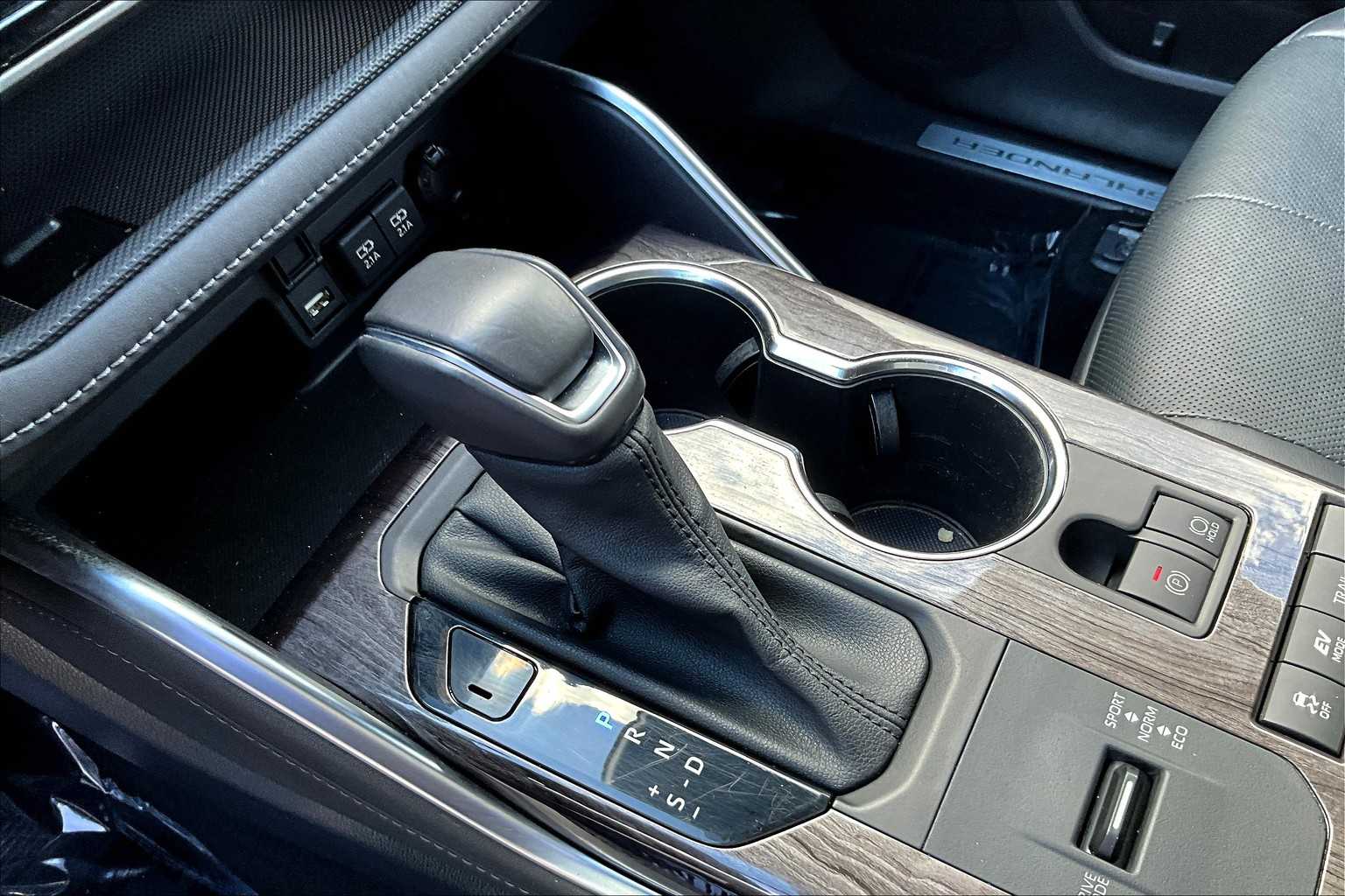 2021 Toyota Highlander Hybrid Limited photo 14