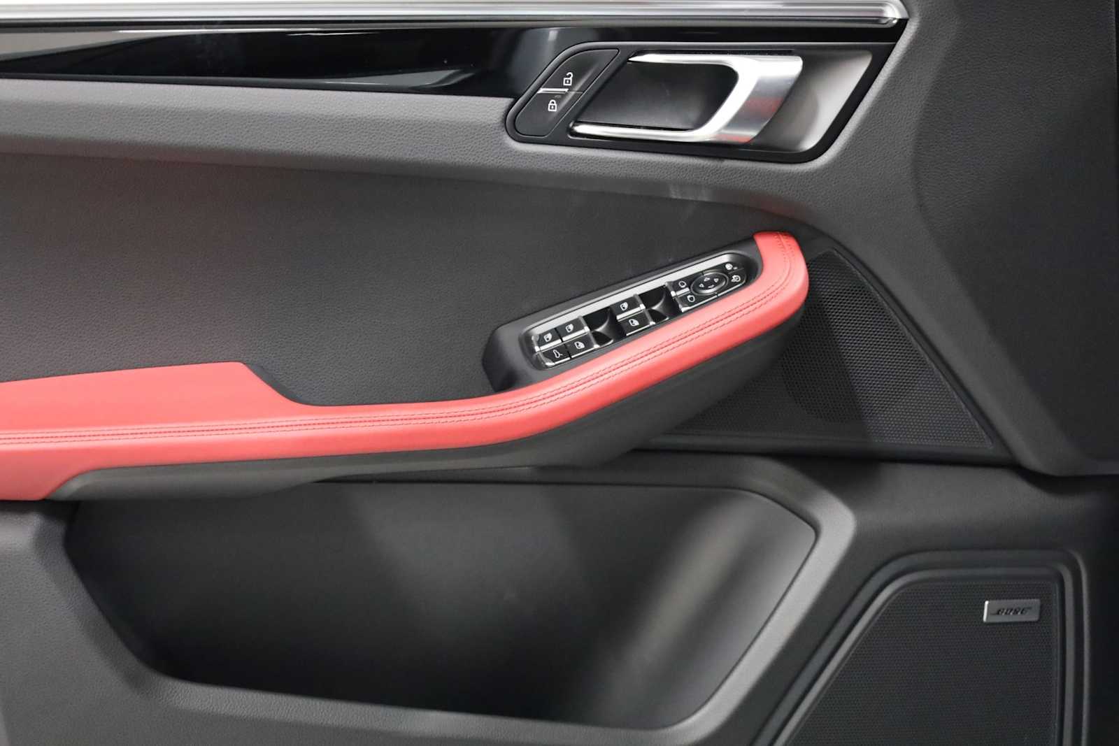 2021 Porsche Macan Base photo 16