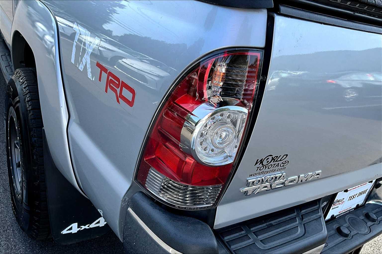 2011 Toyota Tacoma photo 23