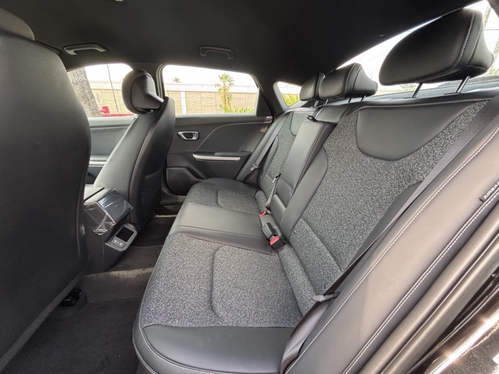 2025 Kia K4 GT-Line photo 14