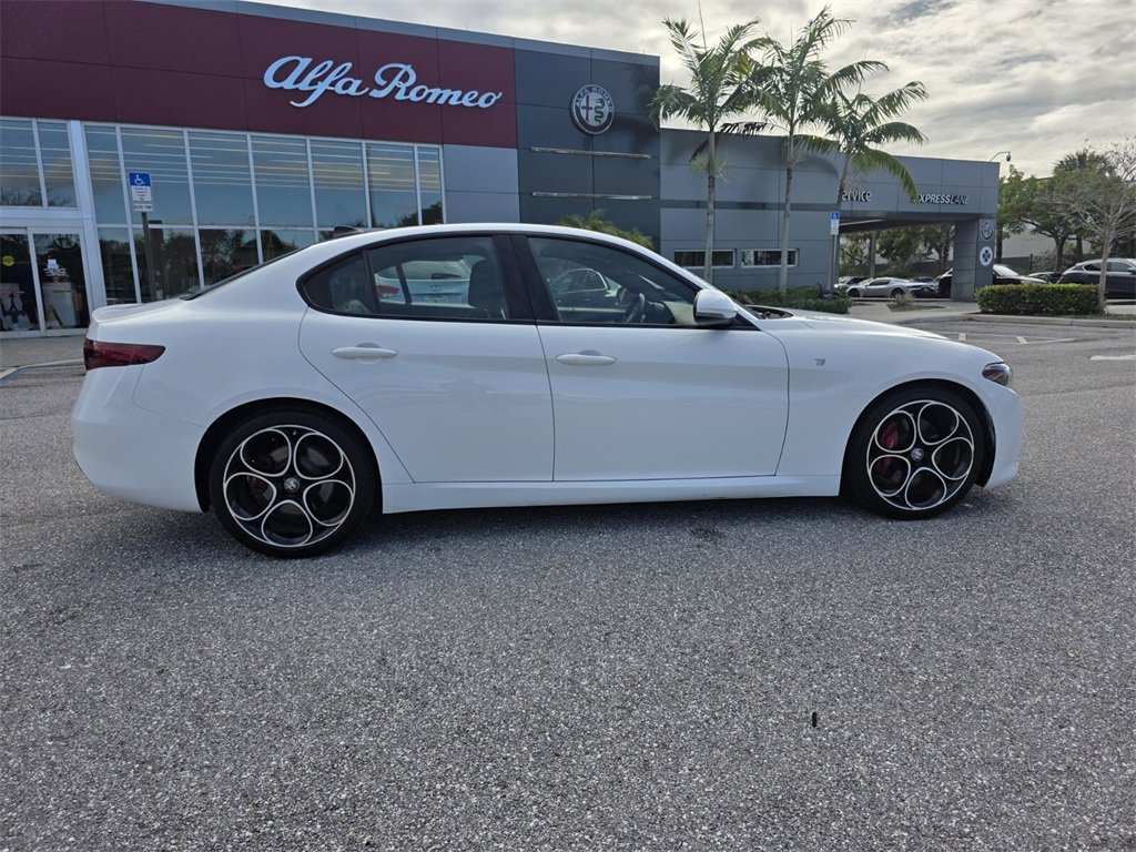 2023 Alfa Romeo Giulia Ti photo 2