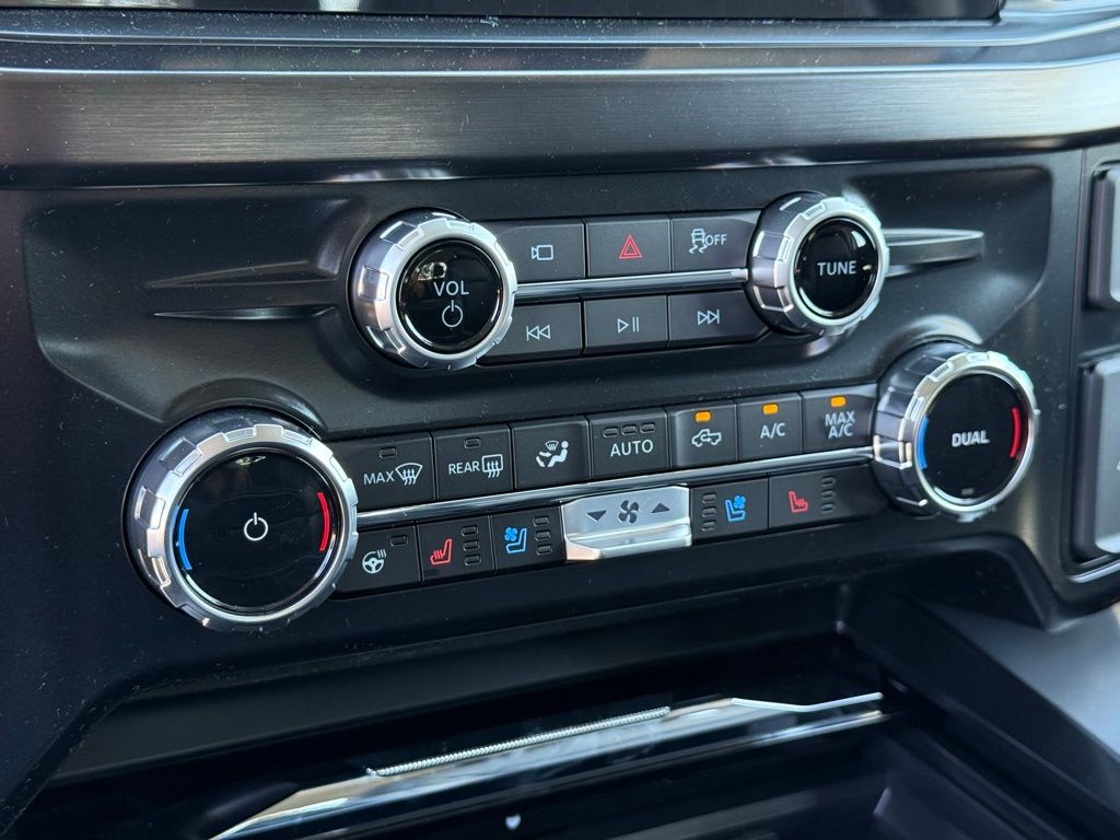 2026 Ford F-250 Lariat photo 11