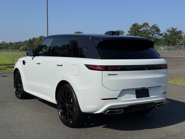 2025 Land Rover Range Rover Sport SE photo 3