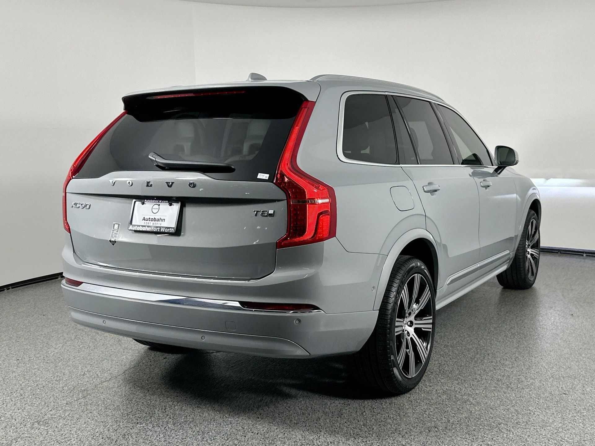 2025 Volvo XC90 T8 AWD Plus photo 4