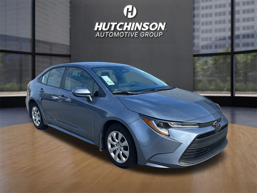 2025 Toyota Corolla LE's photo