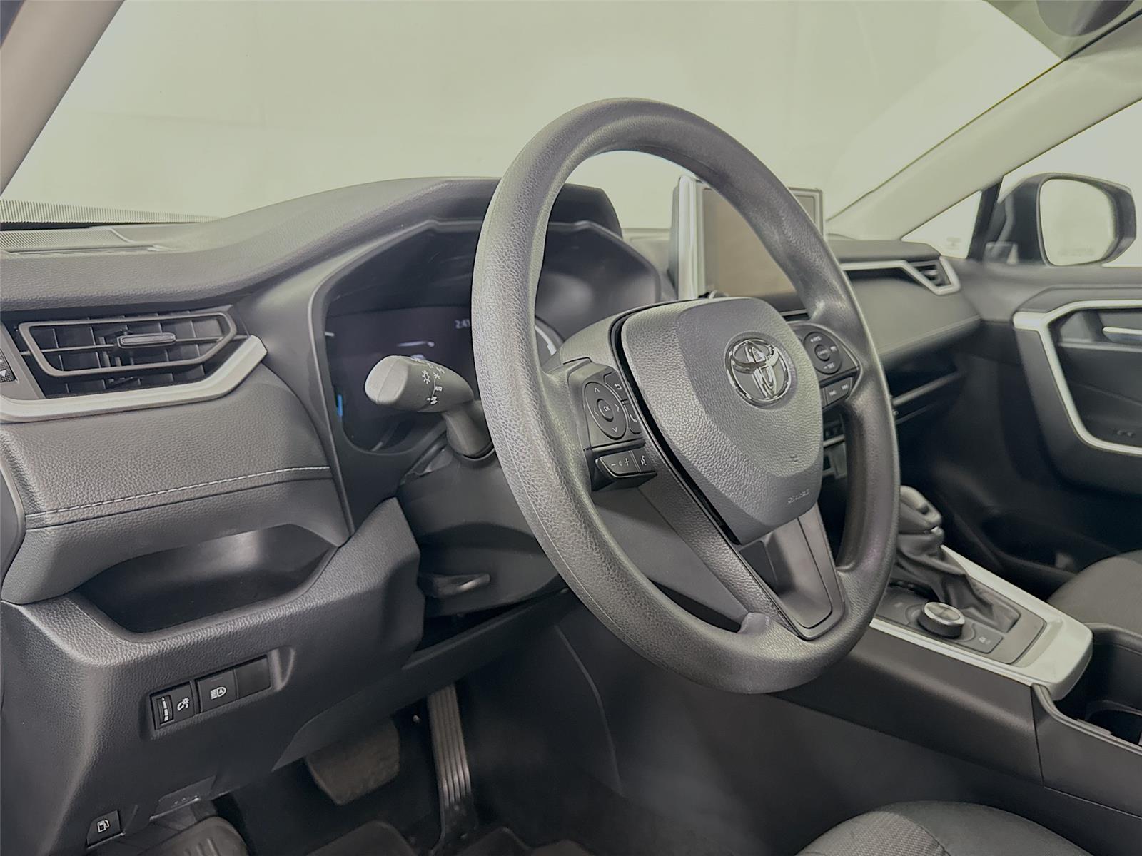 2024 Toyota RAV4 Hybrid XLE photo 12