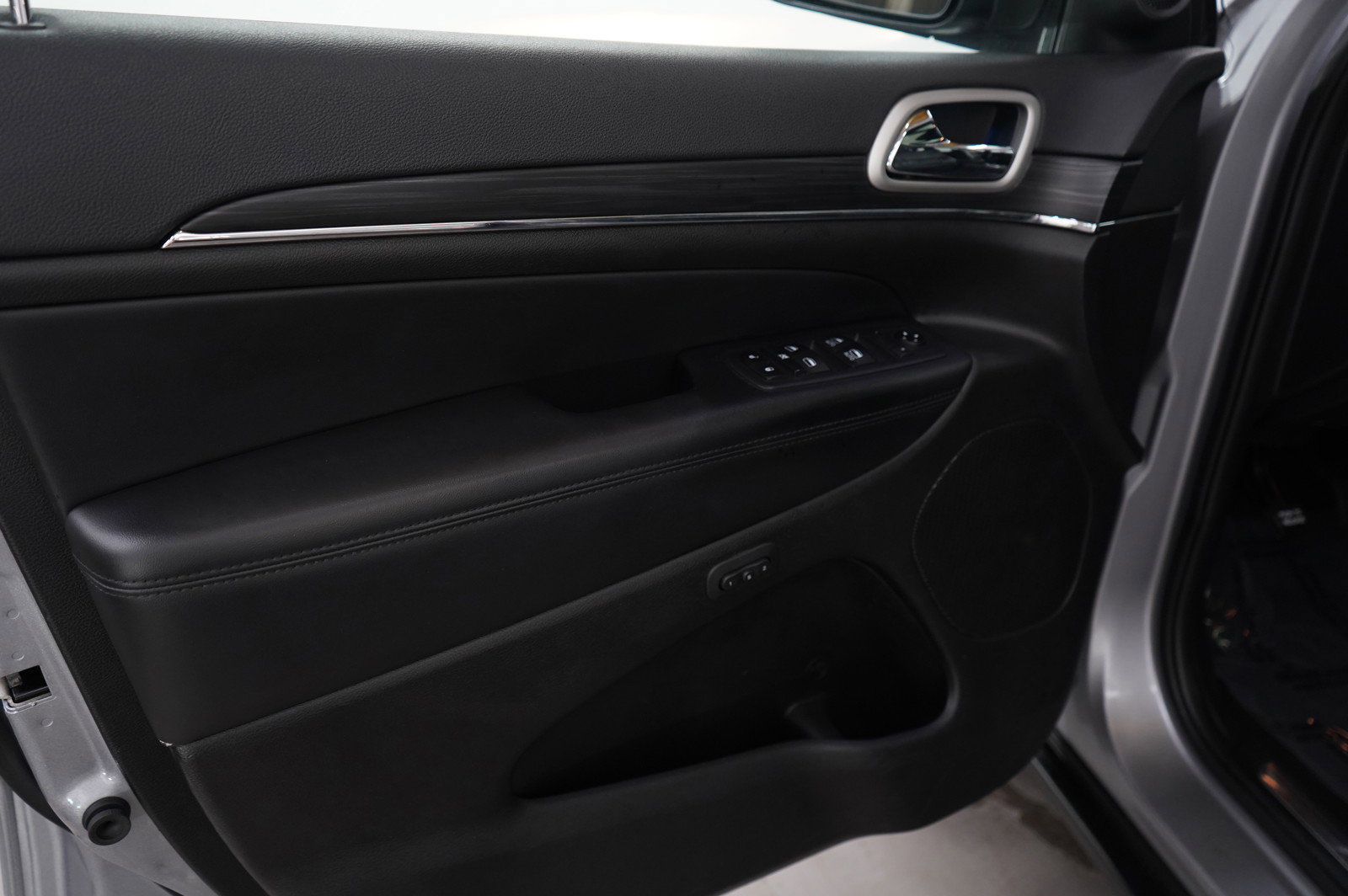2020 Jeep Grand Cherokee Limited photo 24