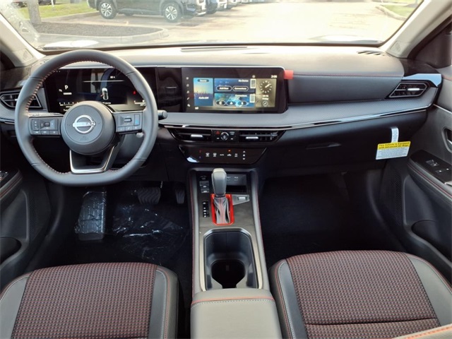 2025 Nissan Kicks SR photo 3